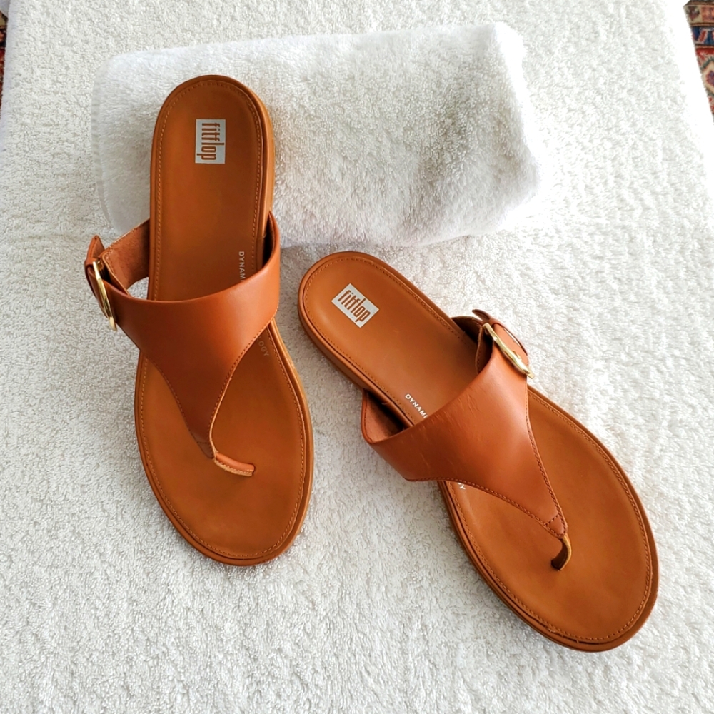 FitFlop Gracie Buckle Toepost Sandles In Light Tan Leather Size 11M